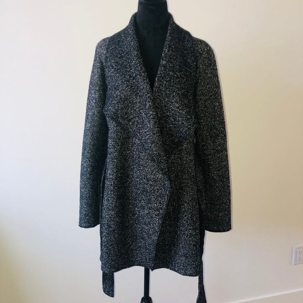 Like New - CHIC By Jacob Herringbone Belted Wrap Coat Size M - Picture 7 of 17